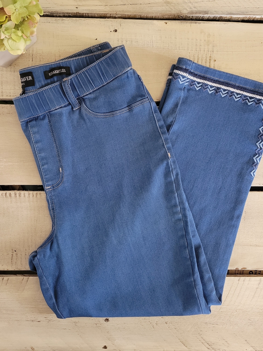 Susan Graver Blue Cropped Straight-Leg Jeans with Embroidered Hem Sz 6